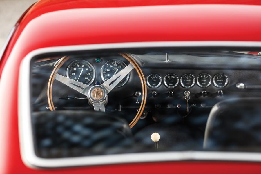 Детали экстерьера Apollo 5000 GT Coupe by Intermeccanica 1962 года  (фото 9 из 32)